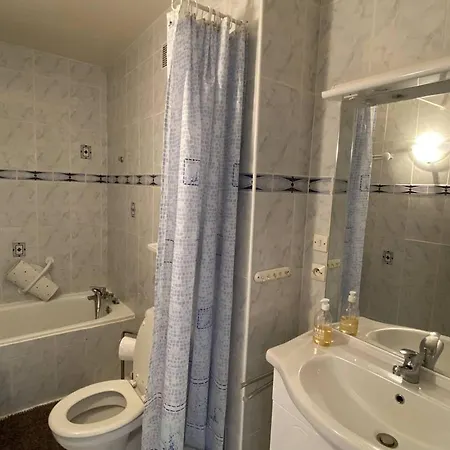 T2 Avec Balcon, Cuisine Equipee, Parking - Fr-1-593-28 شقة