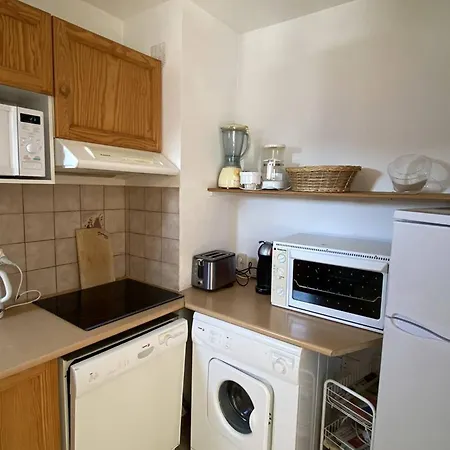 T2 Avec Balcon, Cuisine Equipee, Parking - Fr-1-593-28 شقة *