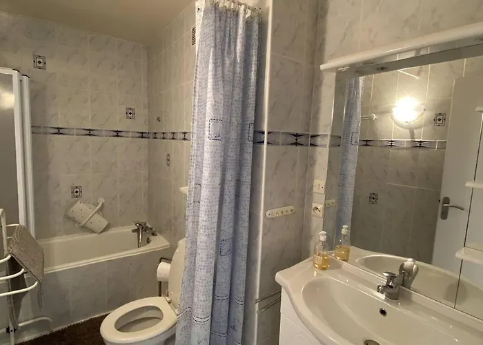 T2 Avec Balcon, Cuisine Equipee, Parking - Fr-1-593-28 Διαμέρισμα